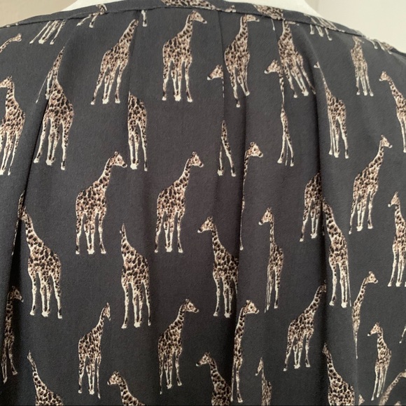 Giraffe Loose Fit blouse (V Neck) - Picture 2 of 5